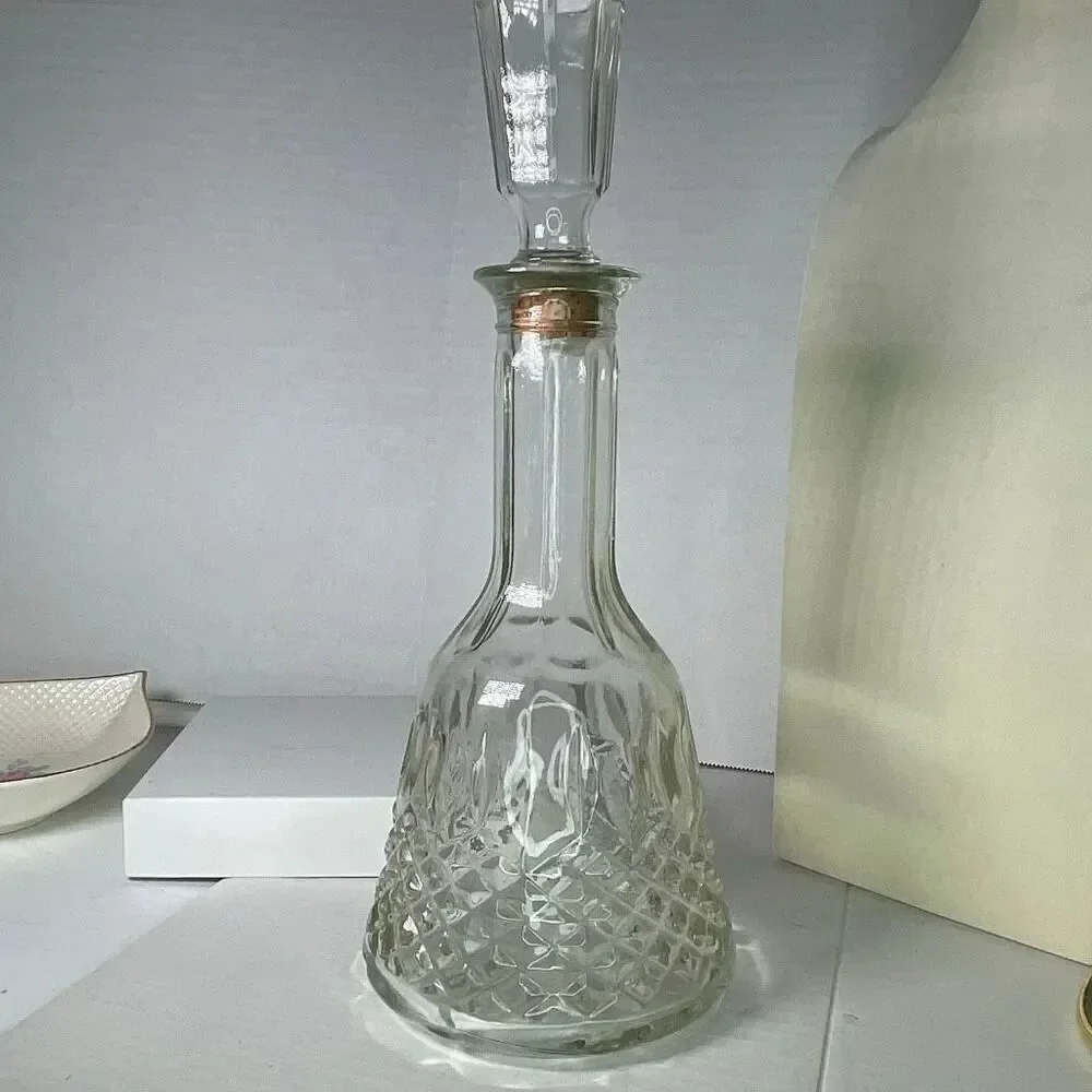 Vintage 1981 Mogen David decanter corked 12:75” bottle